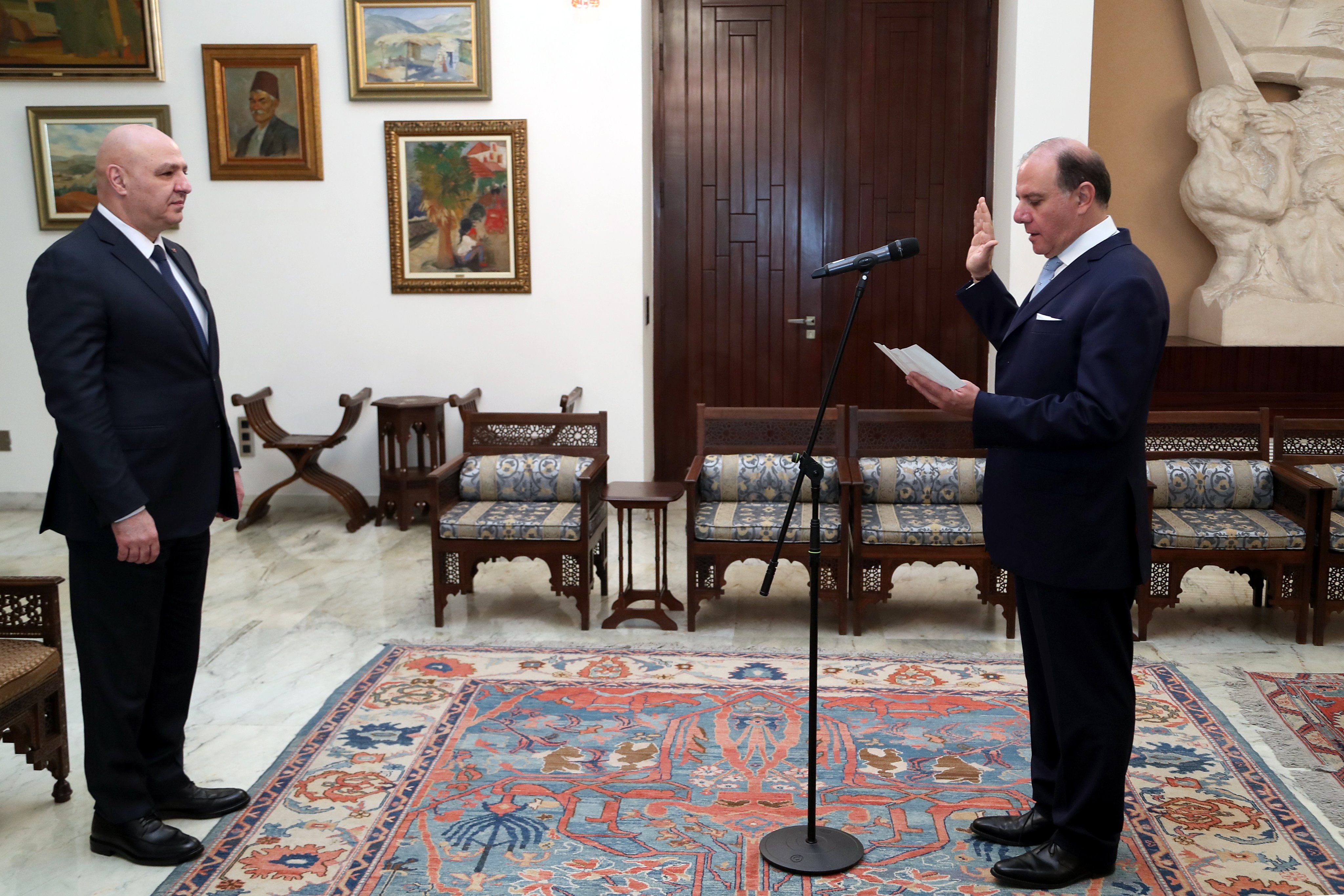 حاكم مصرف لبنان كريم سعيد يُقسم اليمين أمام رئيس الجمهورية جوزف عون.