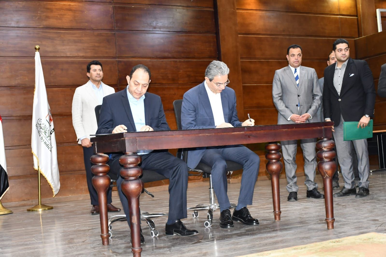 وزير الرياضة يشهد توقيع بروتوكول تعاون مع نقابة الإعلاميين