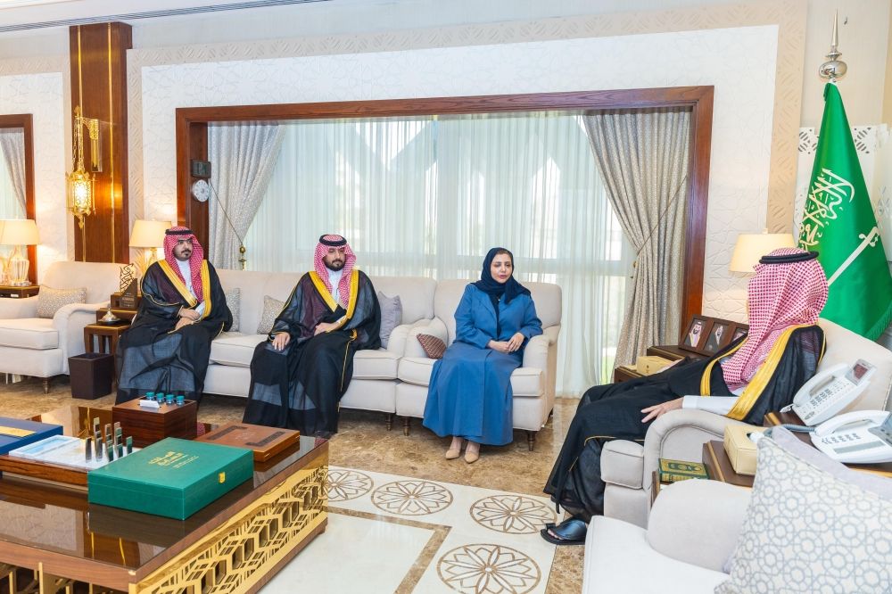 نائب أمير المنطقة الشرقية يستقبل مدير عام فرع الأحوال المدنية بالمنطقة