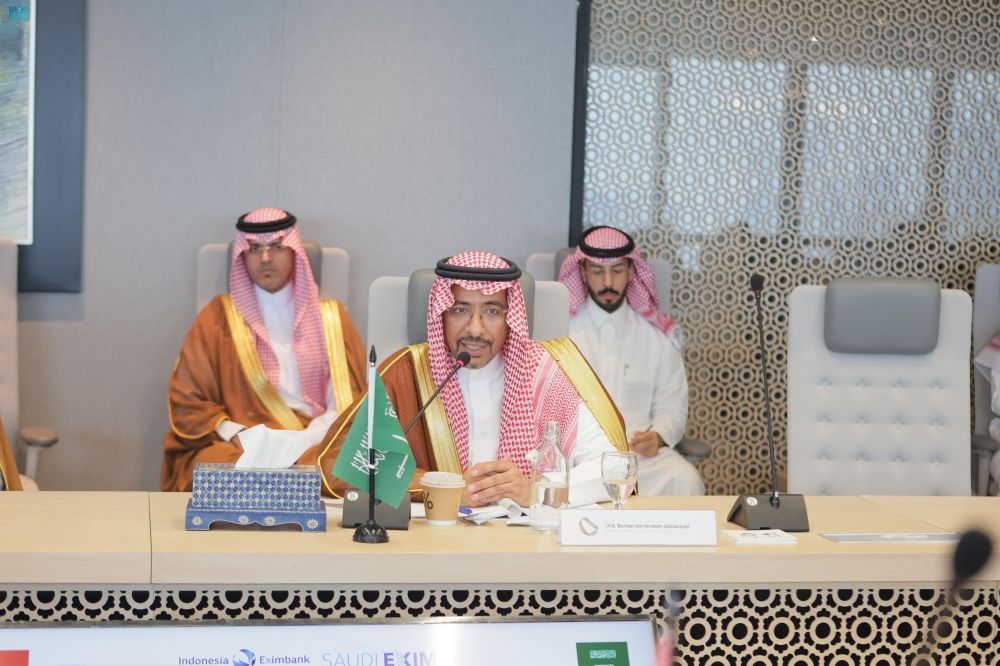 وزير الصناعة والثروة المعدنية يناقش الفرص المشتركة مع مسؤولين في إندونيسيا - واس