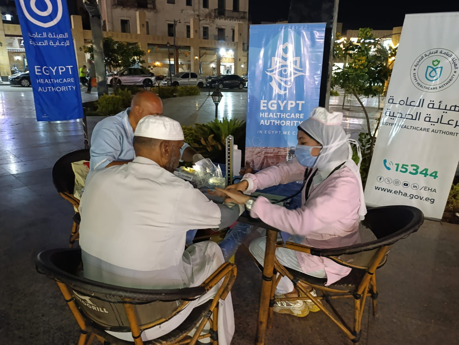 جانب من فحص المواطنين جانب من فحص المواطنين