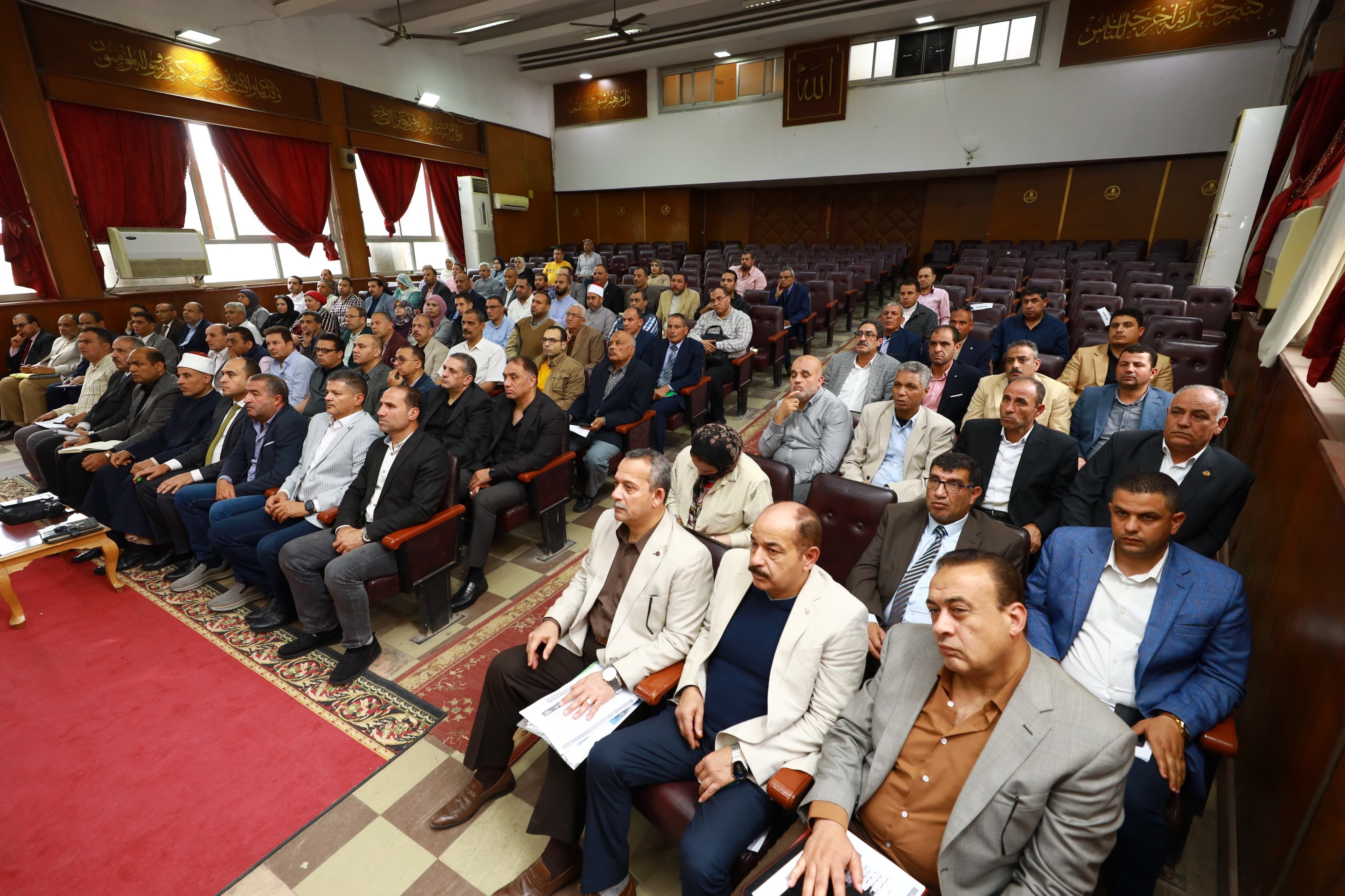 الحضور من أعضاء المجلس التنفيذي بكفر الشيخ الحضور من أعضاء المجلس التنفيذي بكفر الشيخ