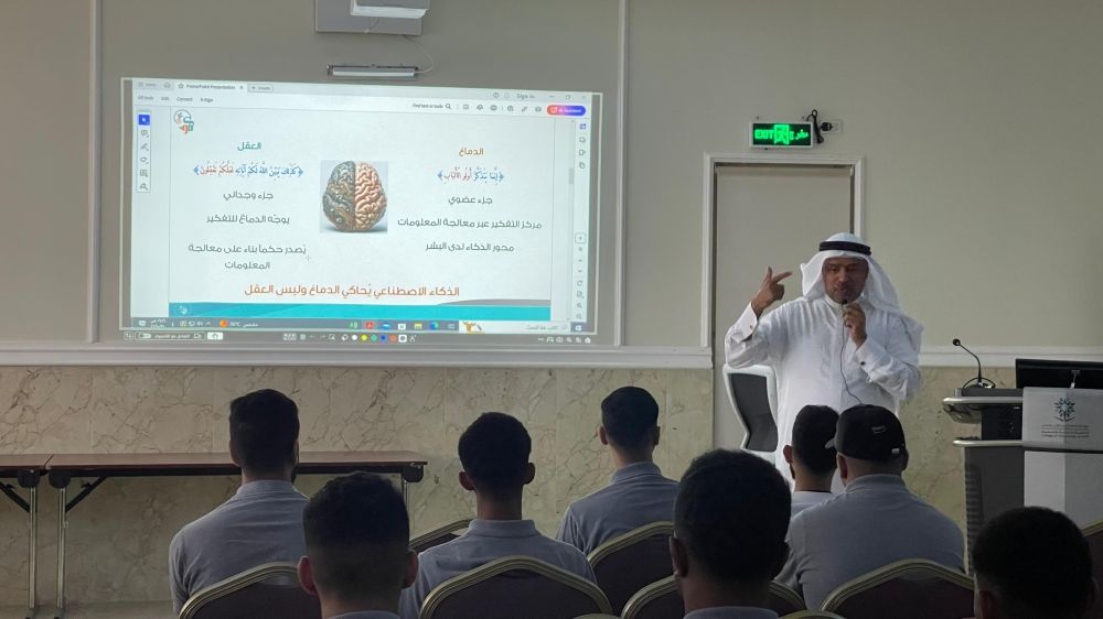 خبير بـ