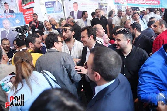 المرشح محمد السيد وسط الزملاء المرشح محمد السيد وسط الزملاء