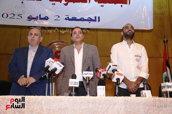 الجمعية العمومية للصحفيين تقف دقيقة حدادا (2) الجمعية العمومية للصحفيين تقف دقيقة حدادا (2)