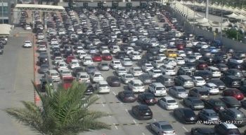 لليوم الثاني.. كثافة مرورية عالية على جسر الملك فهد باتجاه البحرين