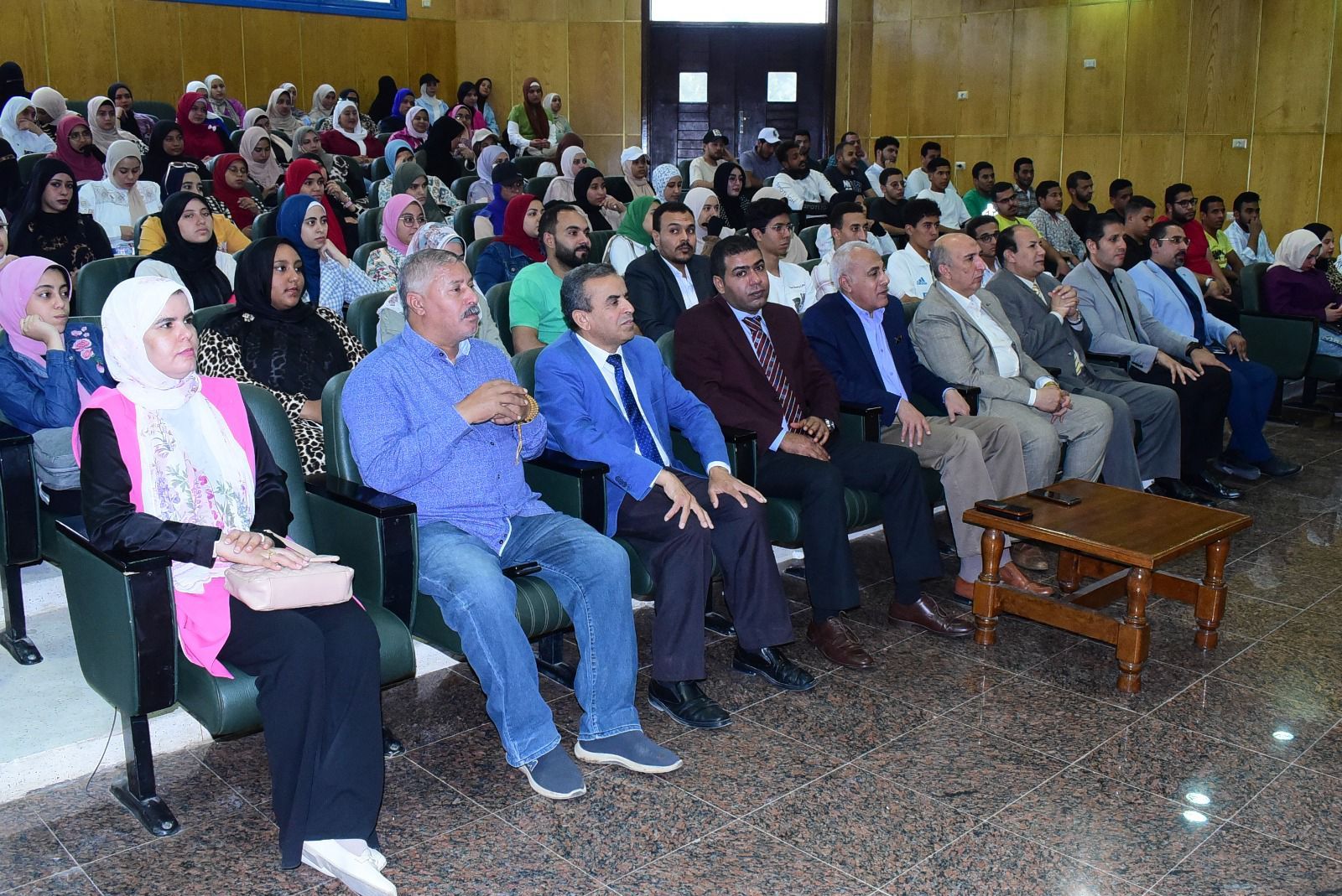 قيادات بالندوة قيادات بالندوة
