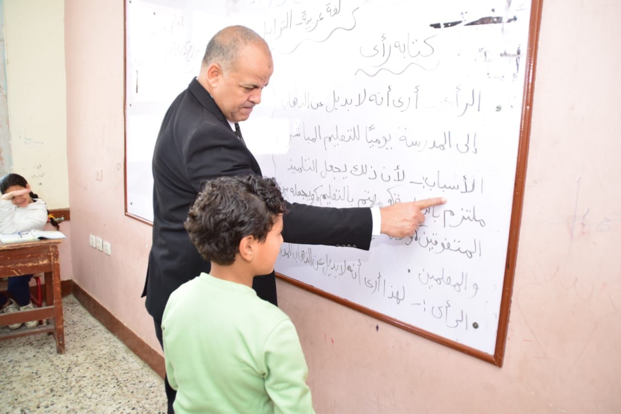 مناقشة طالب مناقشة طالب