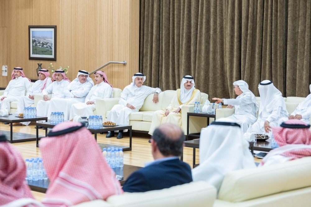 أمير الشرقية يعزي المهندس أمين الناصر في وفاة والدته - اليوم