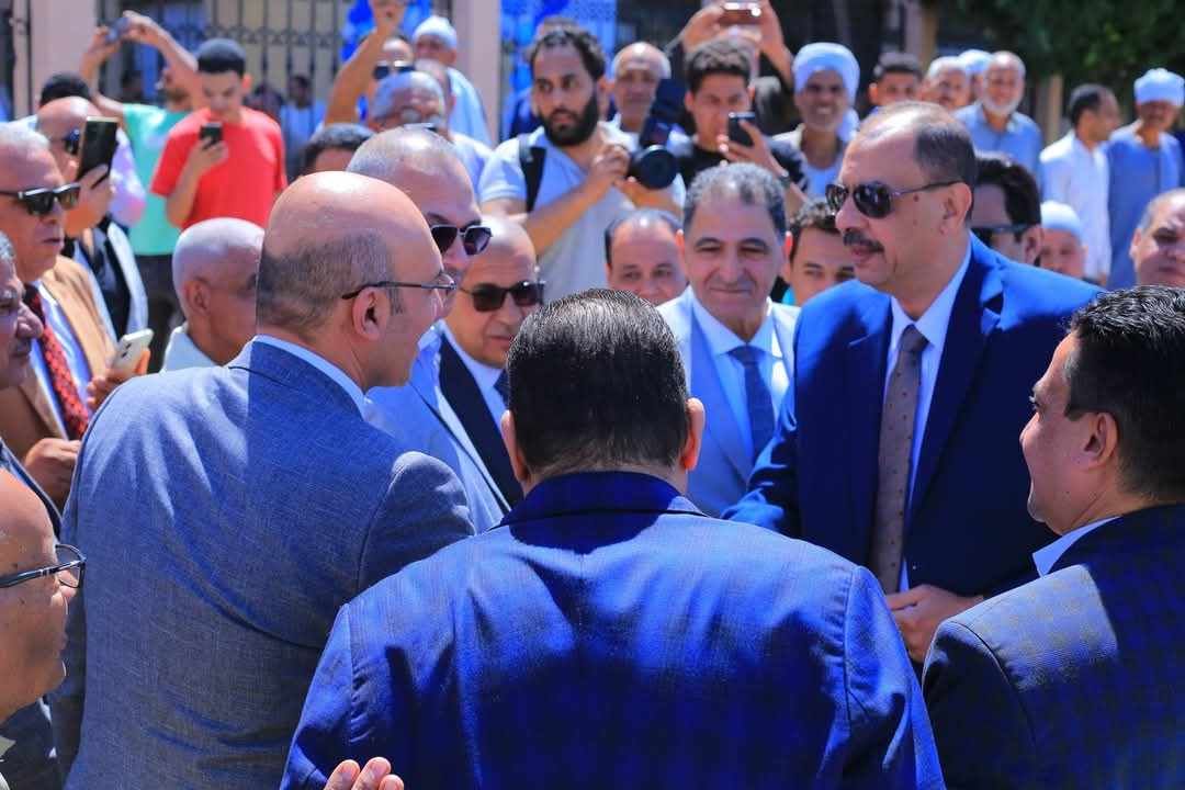 محافظ سوهاج يصل إلى المستشفى محافظ سوهاج يصل إلى المستشفى