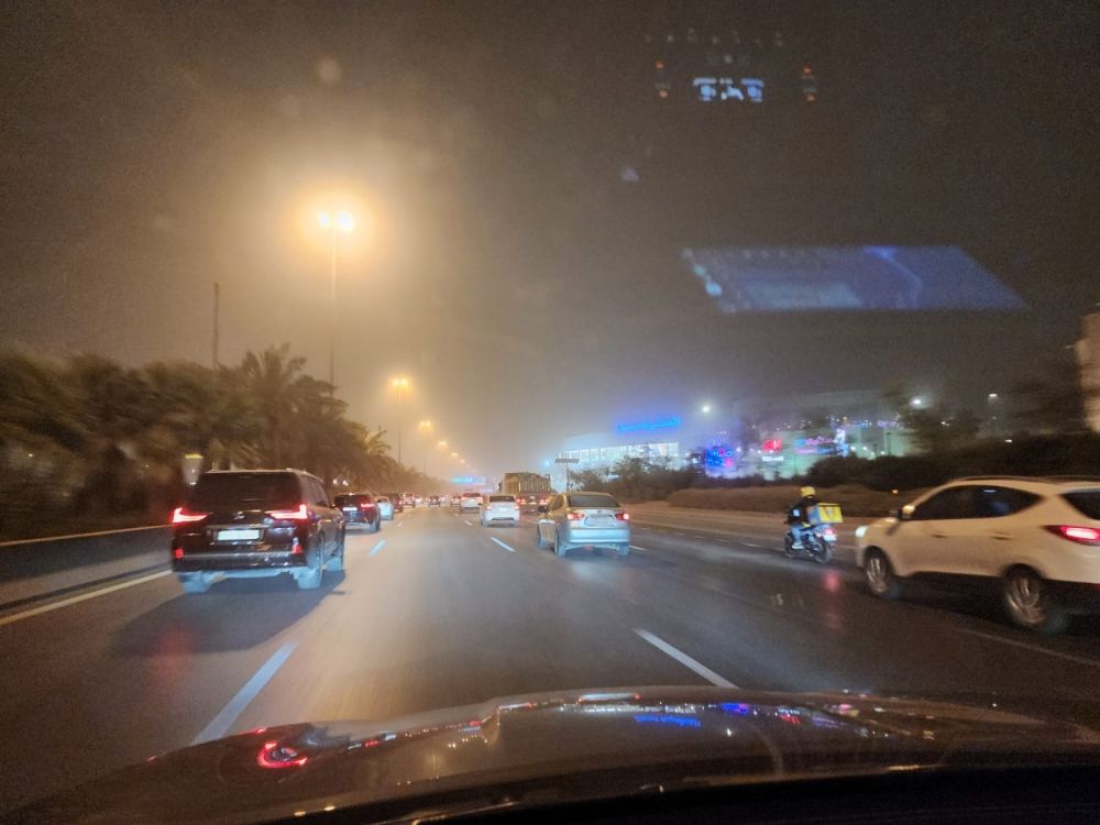 موجة غبار تخيم على الرياض و