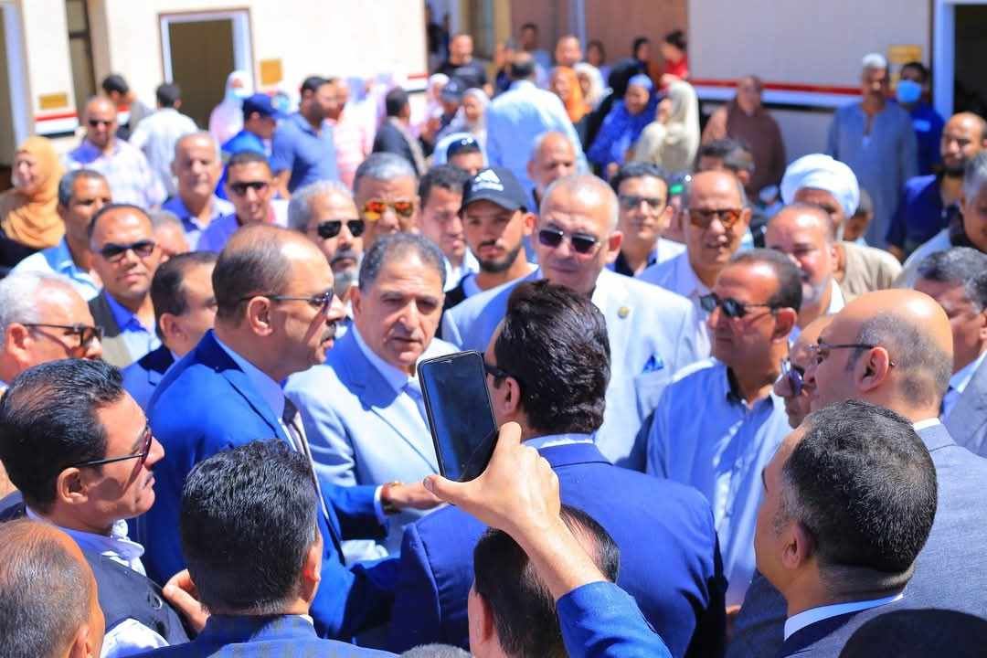 فرحة الاهالى بالإفتتاح بحضور المحافظة فرحة الاهالى بالإفتتاح بحضور المحافظة