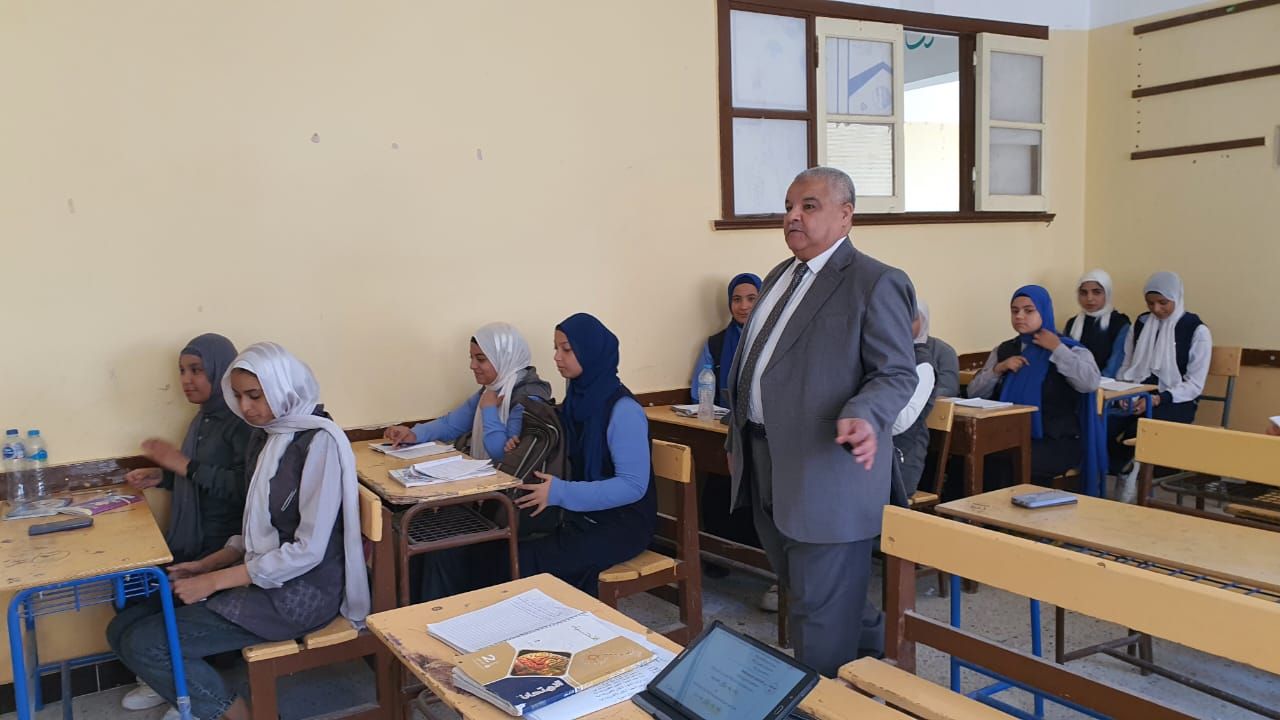 جولة على مدارس الزمامي بإدارة القرنة قبل امتحانات نهاية العام جولة على مدارس الزمامي بإدارة القرنة قبل امتحانات نهاية العام