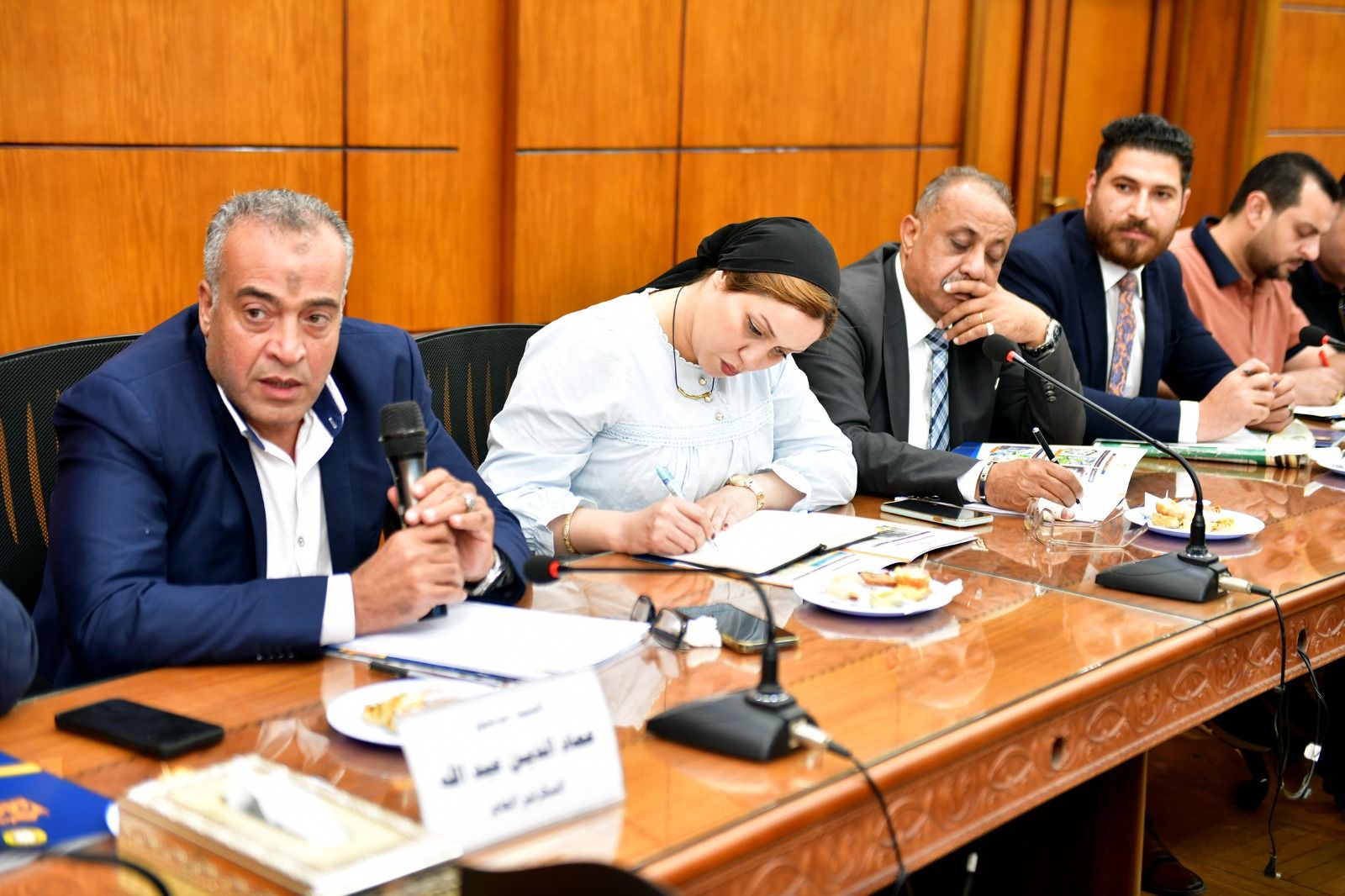 جانب من لقاء المحافظ بالمستثمرين (3) جانب من لقاء المحافظ بالمستثمرين (3)