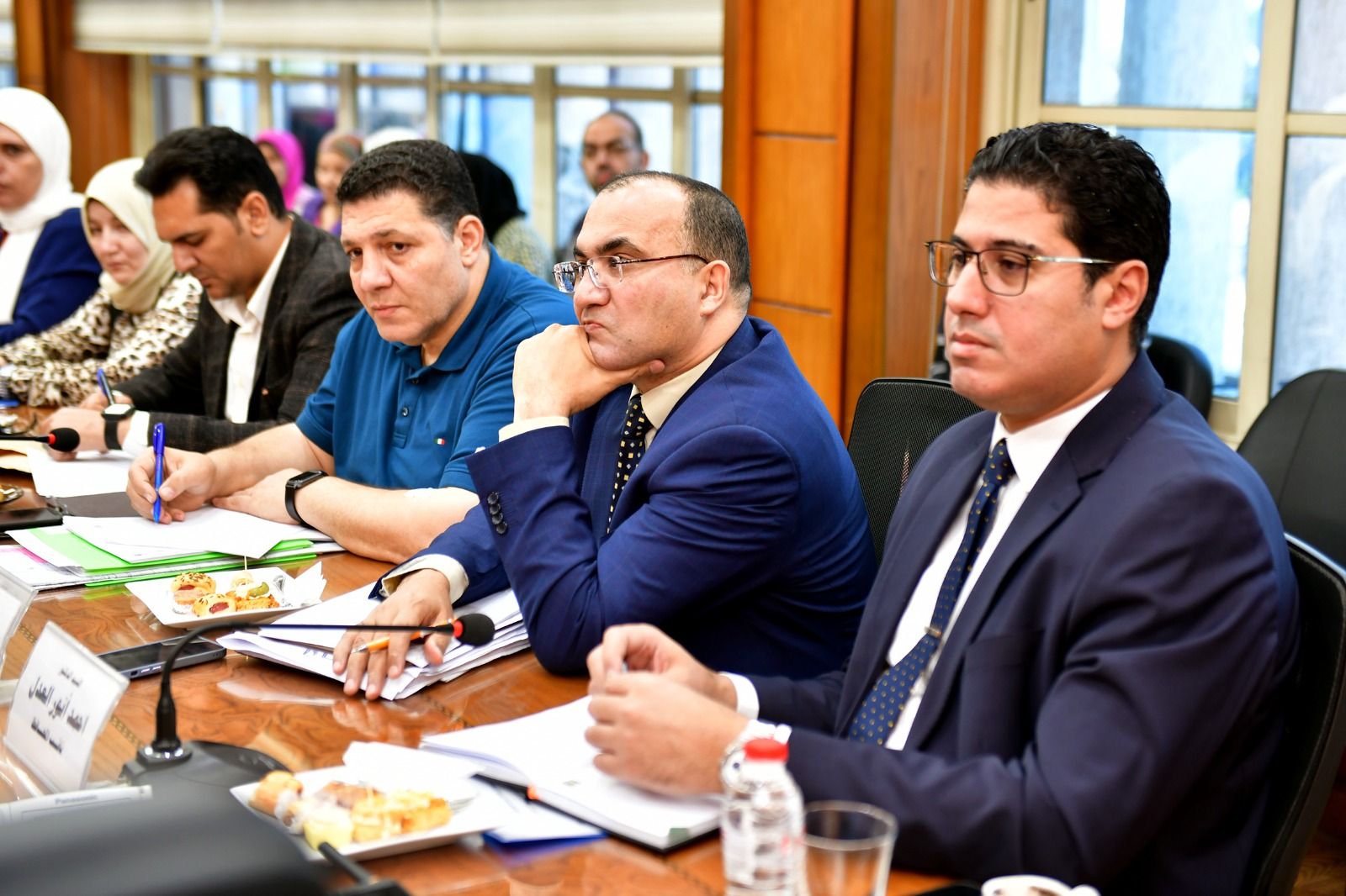 جانب من لقاء المحافظ بالمستثمرين (5) جانب من لقاء المحافظ بالمستثمرين (5)