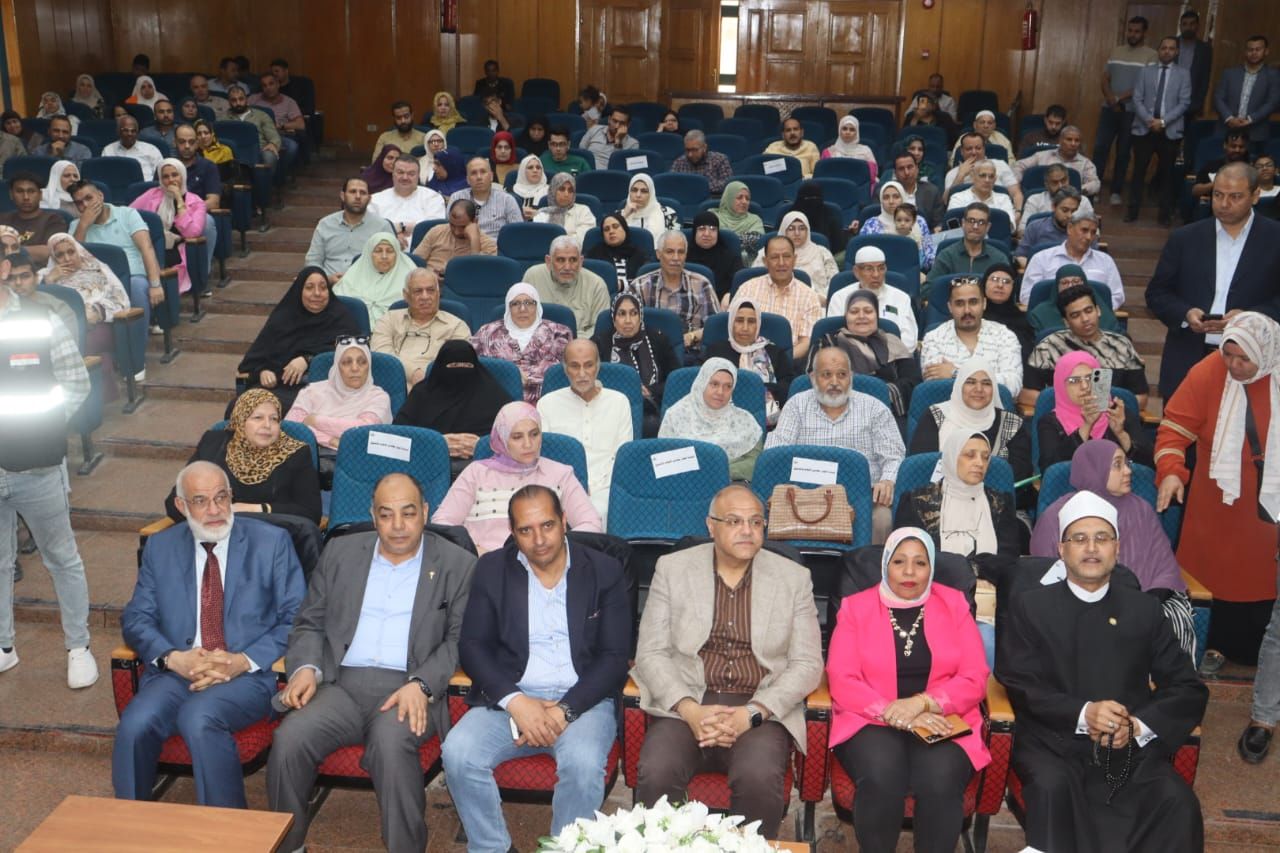 محافظ القليوبية مع الحجاج محافظ القليوبية مع الحجاج