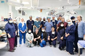 نجاح فصل التوأمين الطفيليين المصريين بعد جراحة استغرقت 8 ساعات