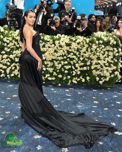 جورجينا ....رودريجيز تخطف الأنظار في أول ظهور لها بحفل Met Gala بفستان مستوحى من الأميرة ديانا