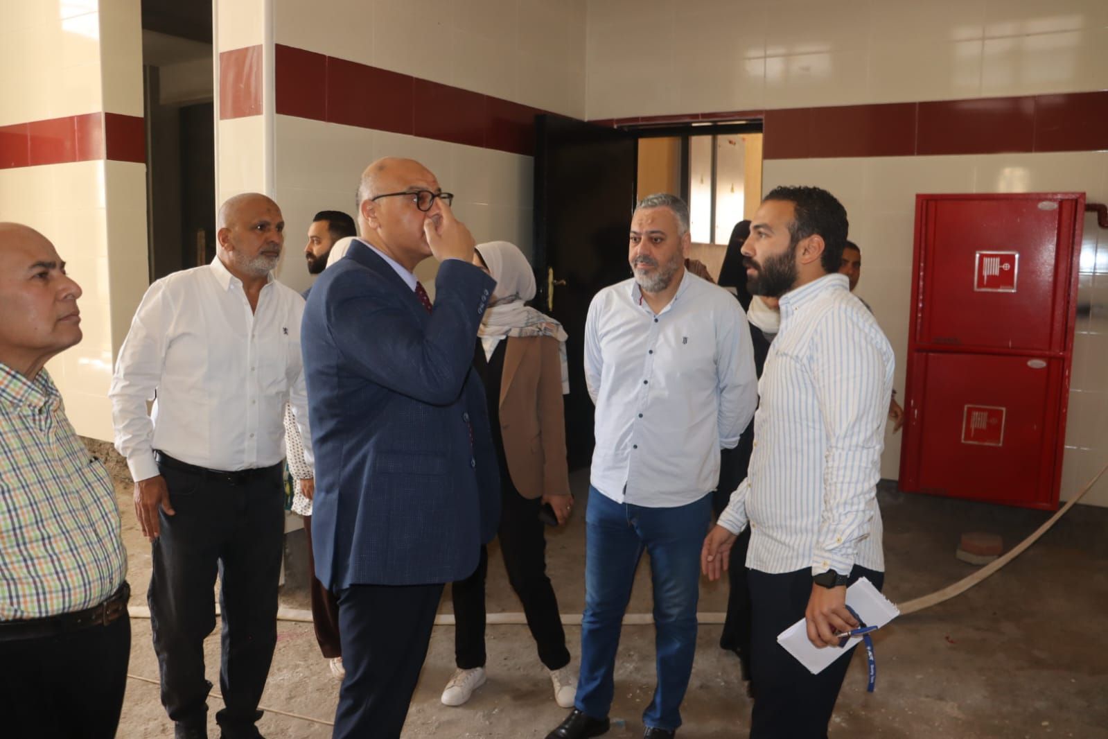 محافظ القليوبية خلال الجولة محافظ القليوبية خلال الجولة