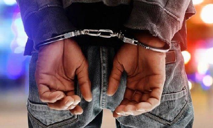 حبس المتهمين بالاستيلاء على مبلغ مالي من أجنبي بالجيزة
