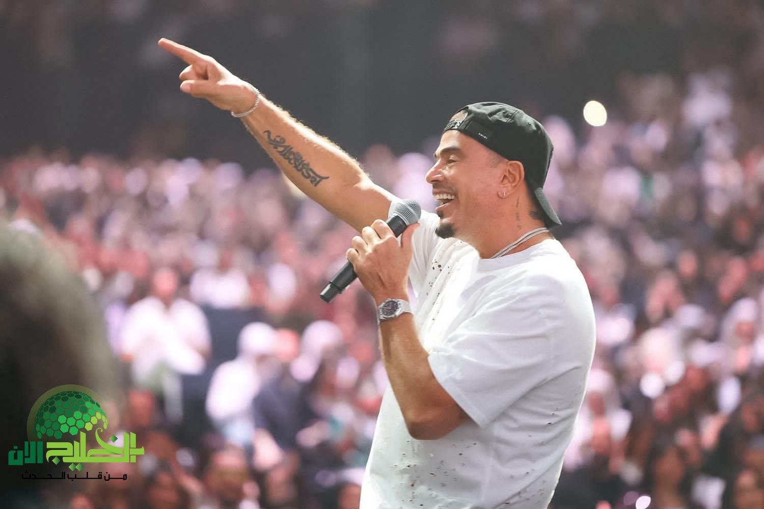 حفل عالمي في الكويت .... عمرو دياب يضيء مسرح أرينا بحضور جماهيري ضخم