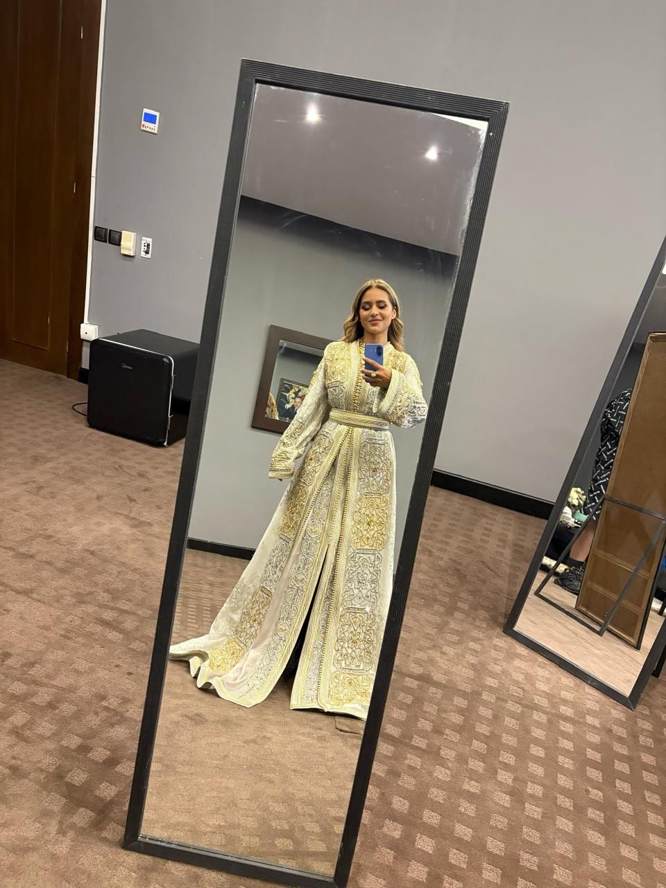 نيللي كريم خلال صورة أخري نيللي كريم خلال صورة أخري