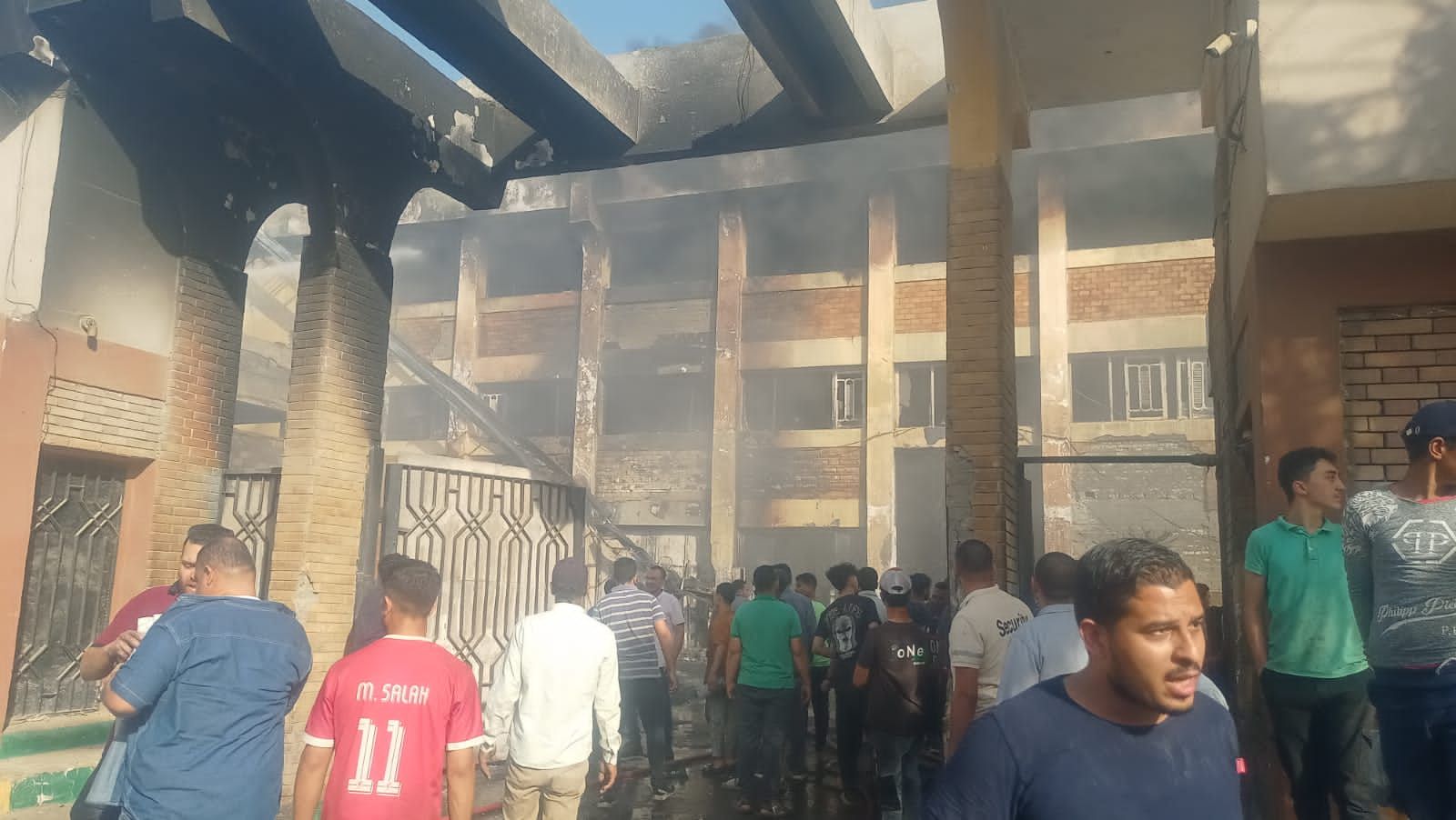 حريق داخل مصنع فى مدينة 6 أكتوبر (3) حريق داخل مصنع فى مدينة 6 أكتوبر (3)