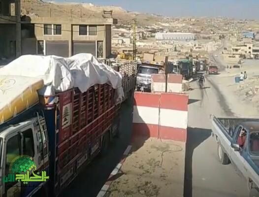 الجيش اللبناني يشرف على ترحيل طوعي لـ100 عائلة سورية من عرسال إلى القلمون(1)