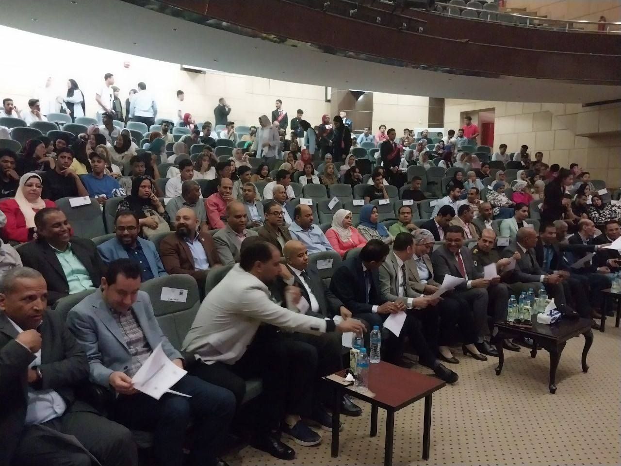 قصور ثقافة الأقصر تنظم محاضرات عن حقوق وواجبات العمال قصور ثقافة الأقصر تنظم محاضرات عن حقوق وواجبات العمال