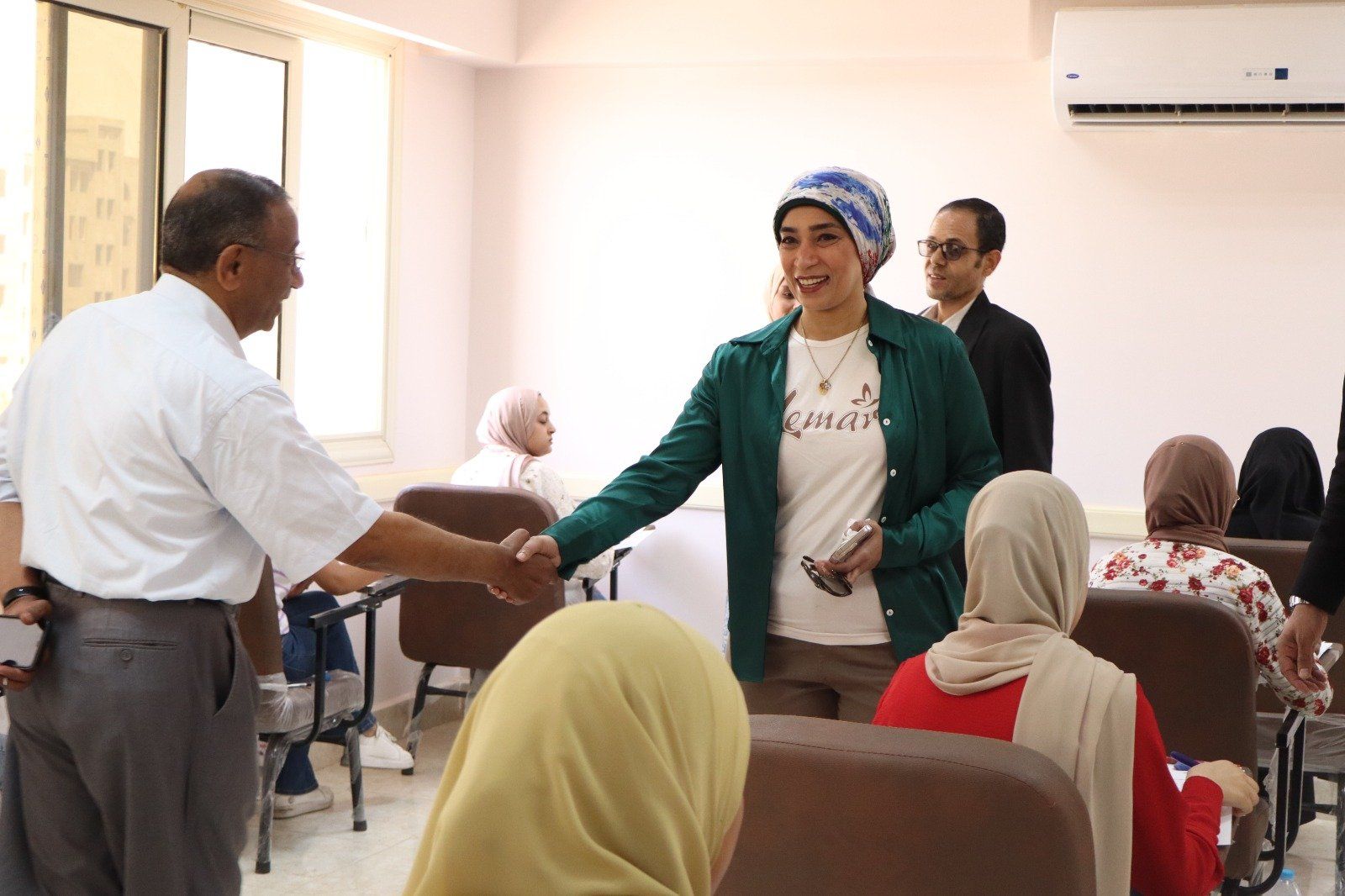 رئيس الجامعة تتفقد امتحانات الفصل الدراسي الثاني بكلية التربية رئيس الجامعة تتفقد امتحانات الفصل الدراسي الثاني بكلية التربية