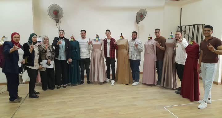 مشاركة الطلاب فى عرض الأزياء مشاركة الطلاب فى عرض الأزياء