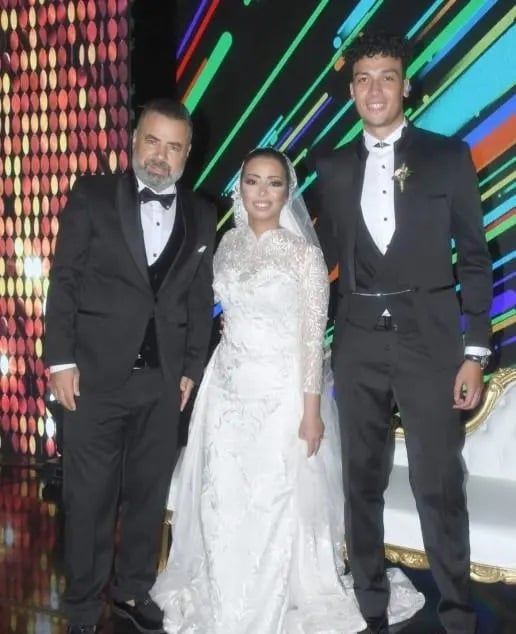 صبحى خليل مع ابنته داليا وزوجها احمد عبد الوهاب صبحى خليل مع ابنته داليا وزوجها احمد عبد الوهاب