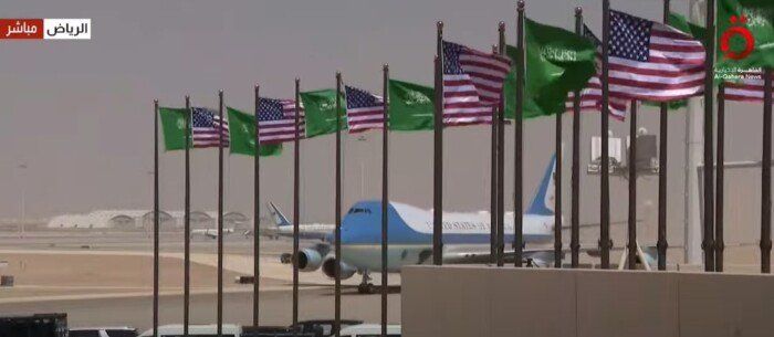 بث مباشر.. وصول الرئيس الأمريكي إلى الرياض في مستهل جولته الخليجية