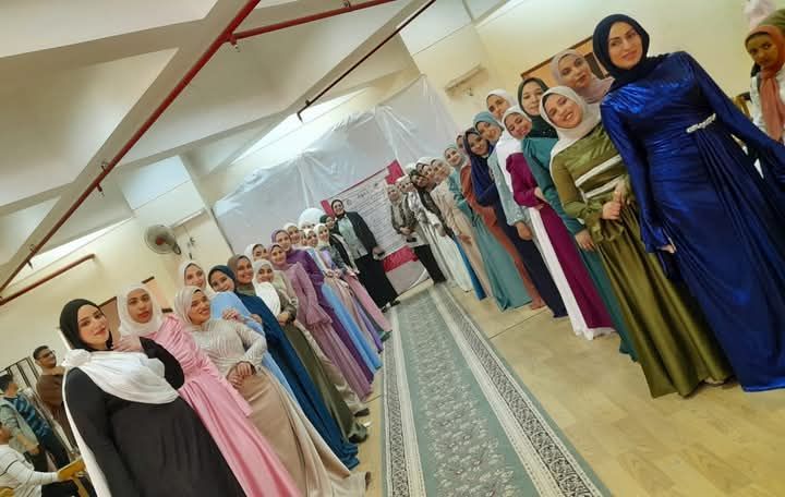 أزياء من صناعة الطلاب