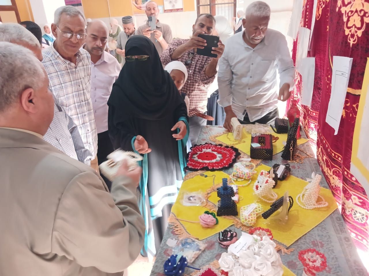 جولة بمعرض الأنامل الذهبية للمنتجات الدراسية في إدارة الزينية جولة بمعرض الأنامل الذهبية للمنتجات الدراسية في إدارة الزينية