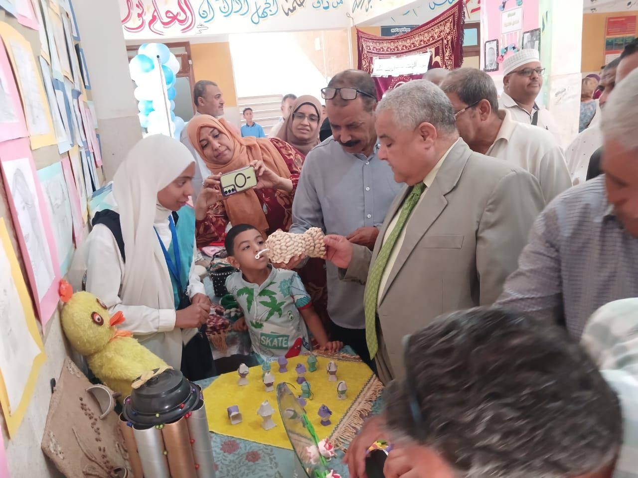 فعاليات معرض الأنامل الذهبية للمنتجات الدراسية في إدارة الزينية فعاليات معرض الأنامل الذهبية للمنتجات الدراسية في إدارة الزينية
