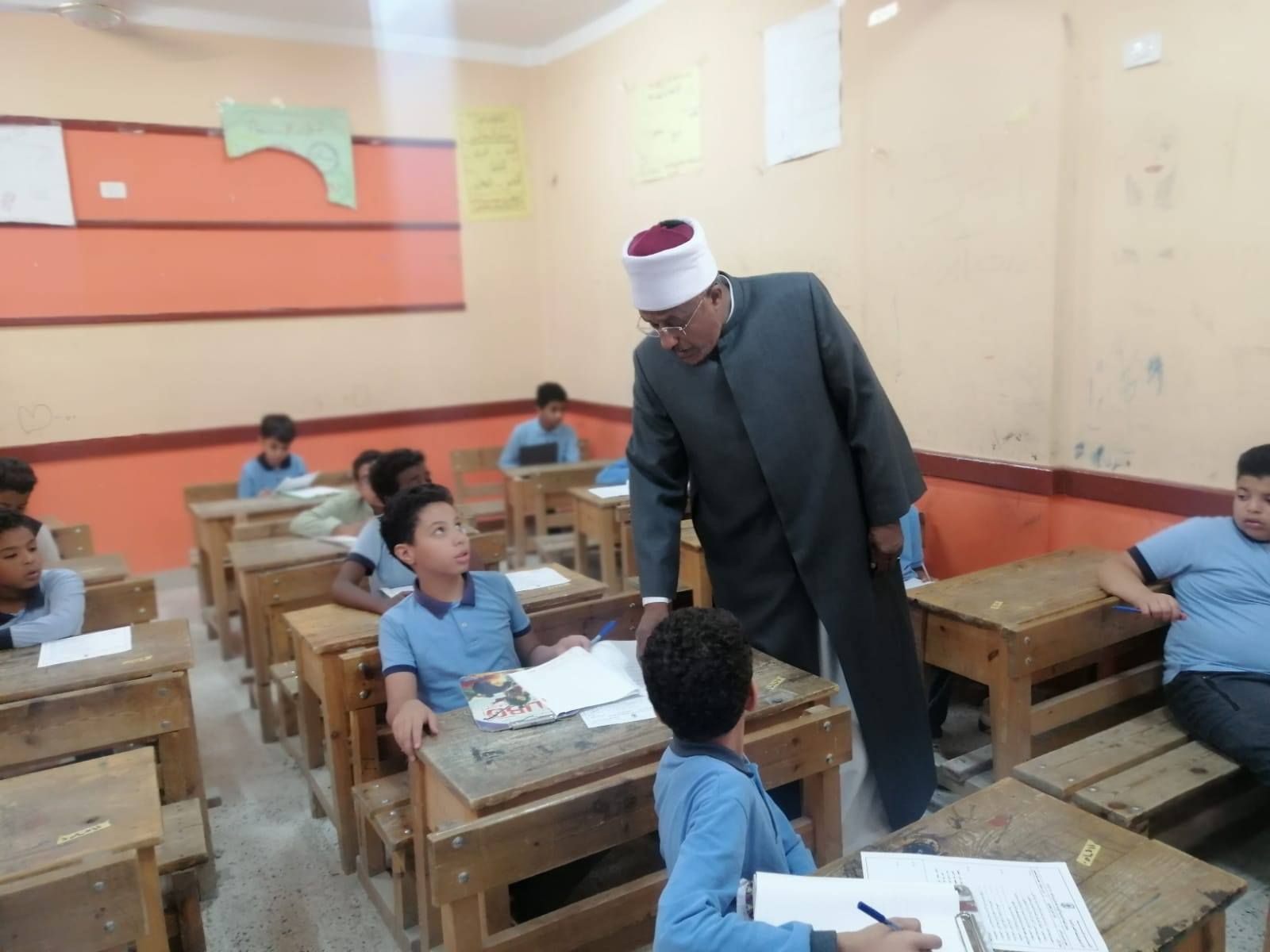 جولة على انتظام لجان امتحانات الشهادات الإبتدائية والإعدادية الأزهرية جولة على انتظام لجان امتحانات الشهادات الإبتدائية والإعدادية الأزهرية
