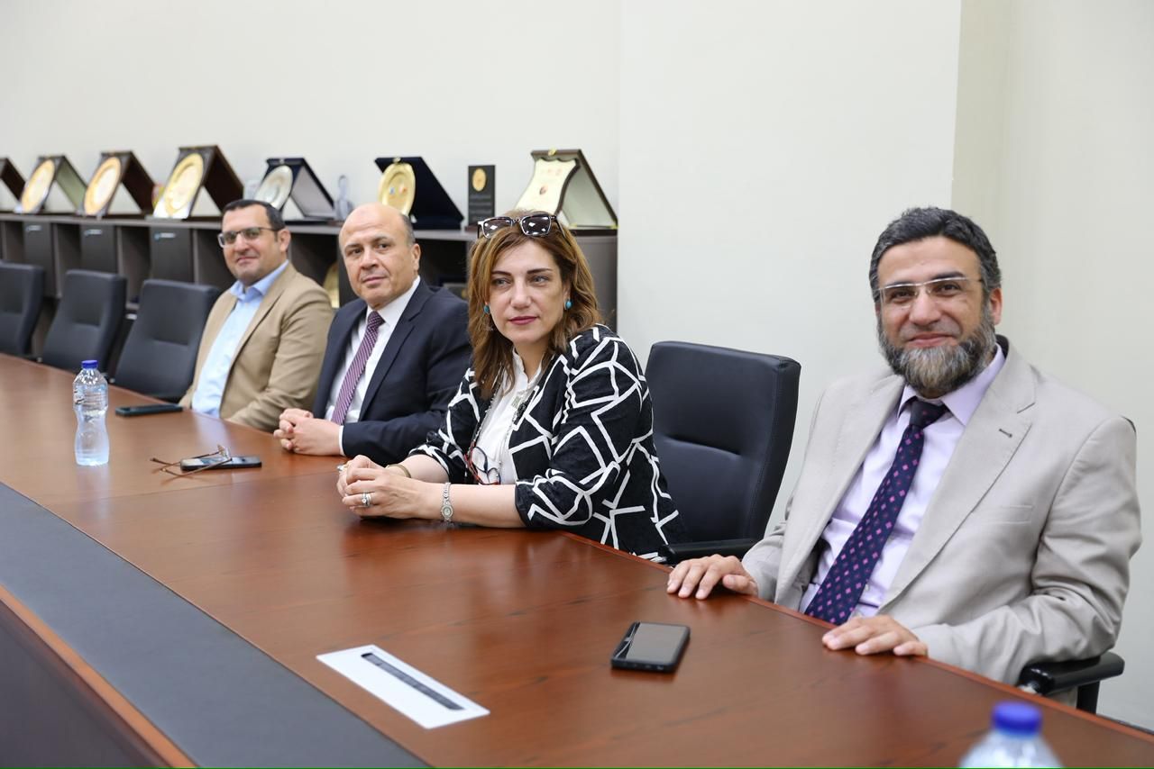 جانب من انعقاد المجلس جانب من انعقاد المجلس