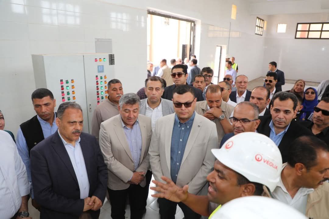 وزير الإسكان يتفقد محطة الصرف وزير الإسكان يتفقد محطة الصرف