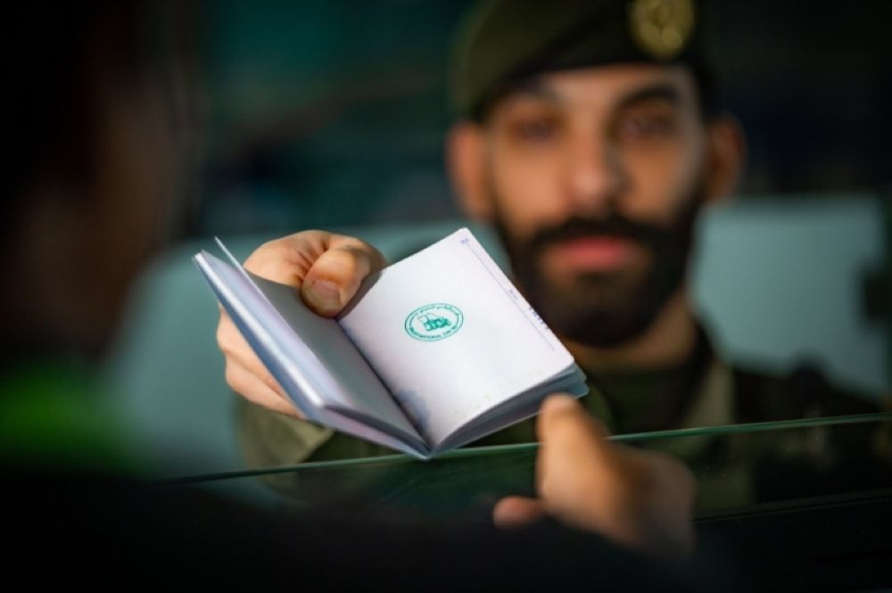 20 ألف ريال غرامة.. تحذير جديد يخصص تأشيرات الزيارة - اليوم (أرشيفية)