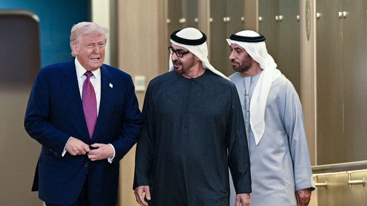 ترامب وبن زايد في أبوظبي (أ ف ب).