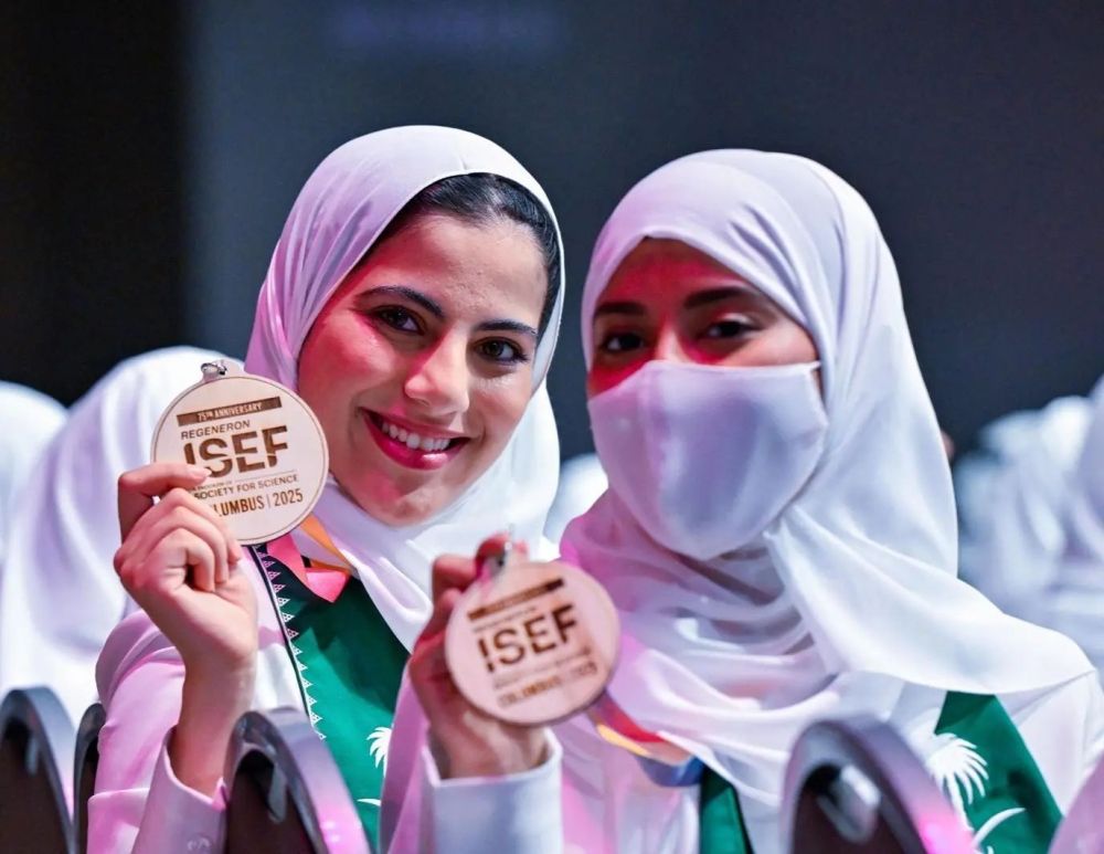 السعودية تكتسح منصة