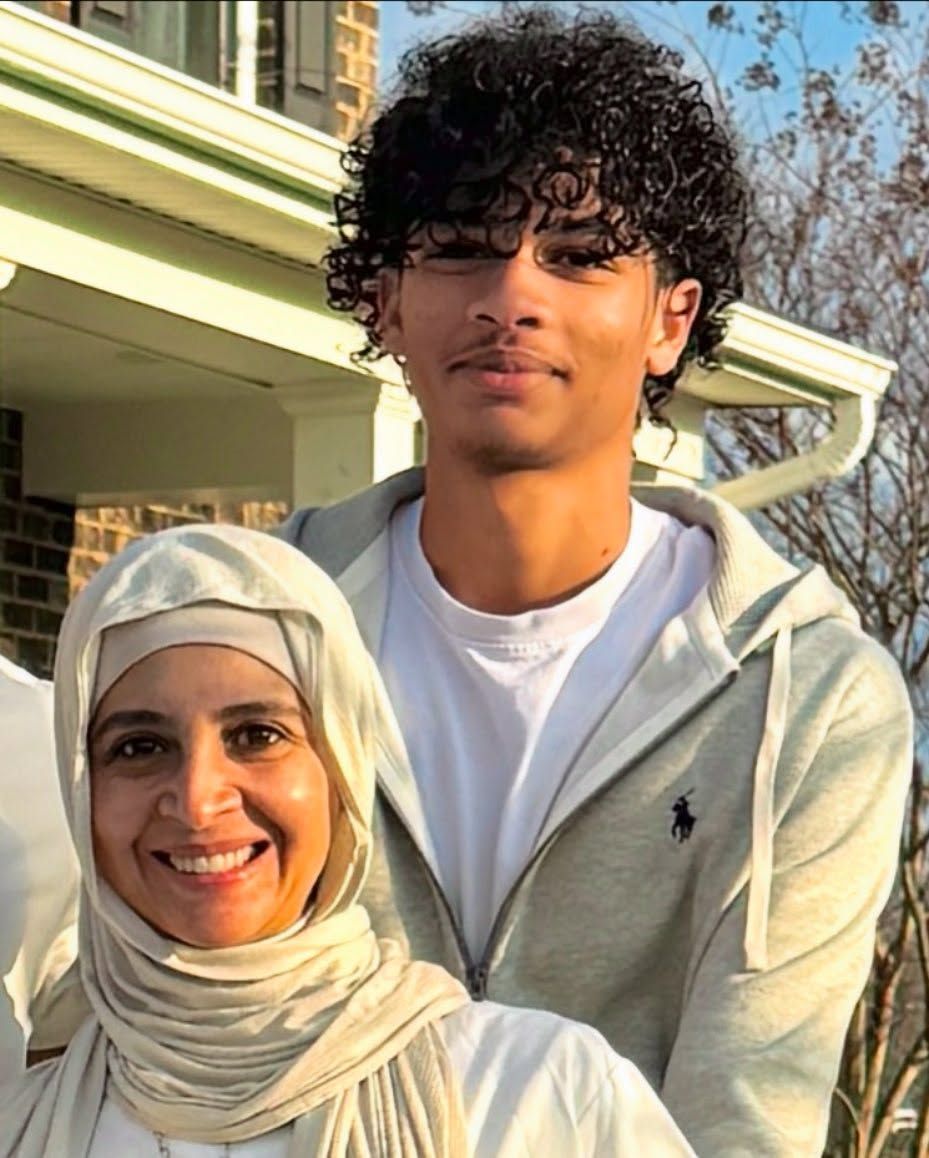 حنان ترك وابنها محمد حنان ترك وابنها محمد