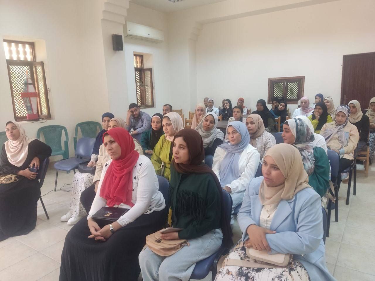 نقاشات ثقافية بالأقصر حول توفير فرص عمل لذوى الهمم وفضل العمل نقاشات ثقافية بالأقصر حول توفير فرص عمل لذوى الهمم وفضل العمل