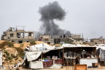 استشهاد 44 فلسطينيًا في قصف للاحتلال على وسط وجنوب غزة