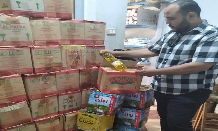 قبل تهريبها.. ضبط 420زجاجة زيت مُدعم و380عبوة سكر ناقص الوزن بالبحيرة