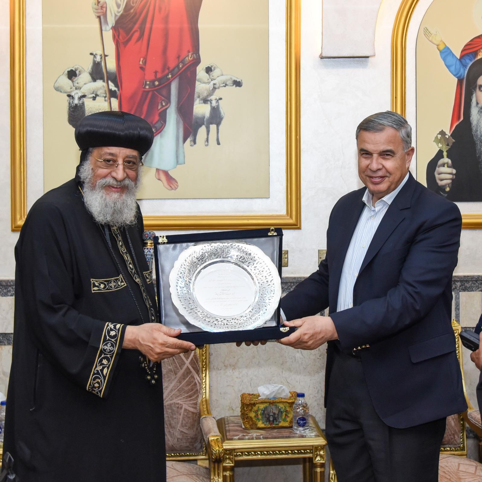 المحافظ مع البابا المحافظ مع البابا
