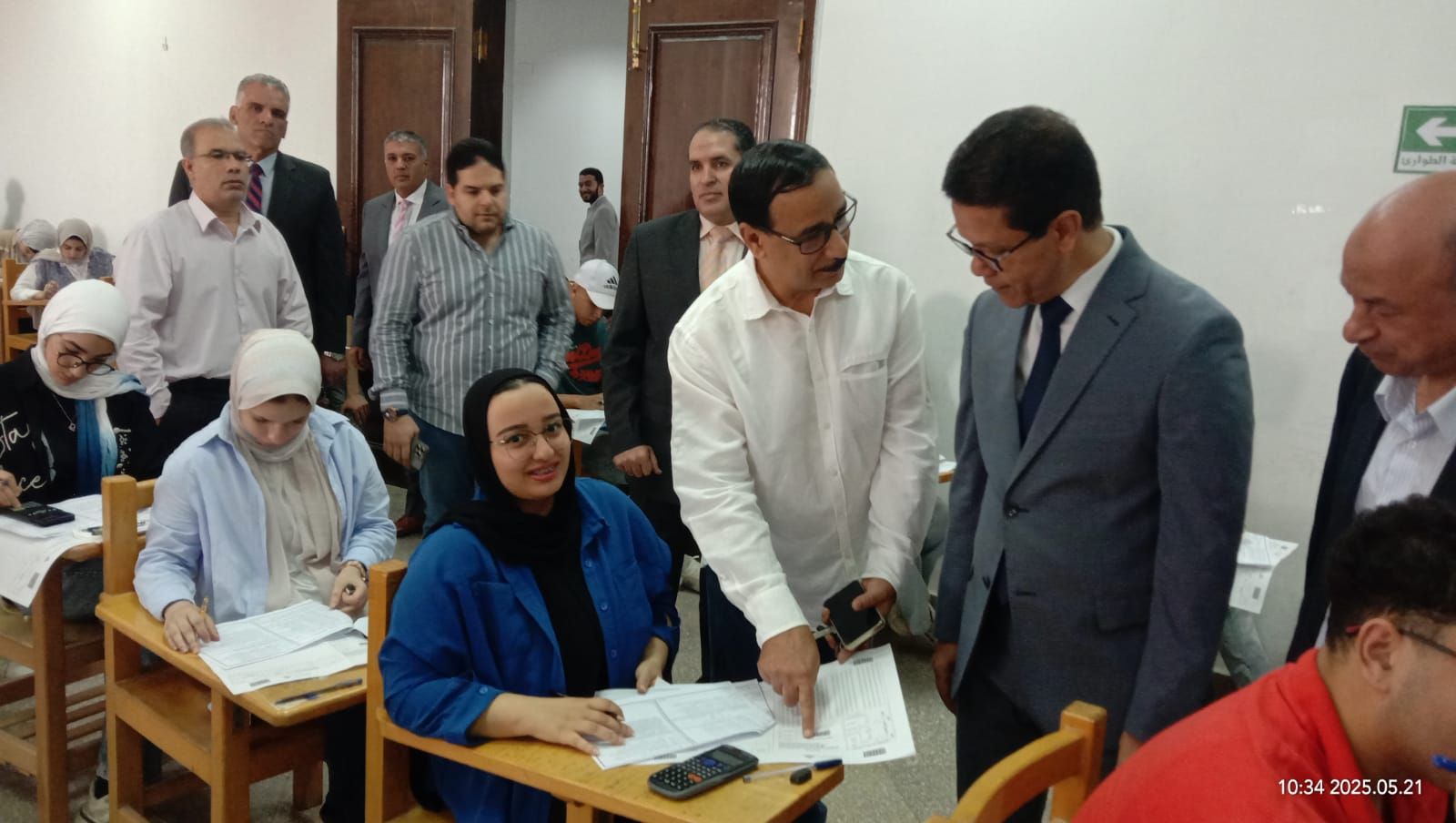 أثناء الجولة بكلية التجارة أثناء الجولة بكلية التجارة