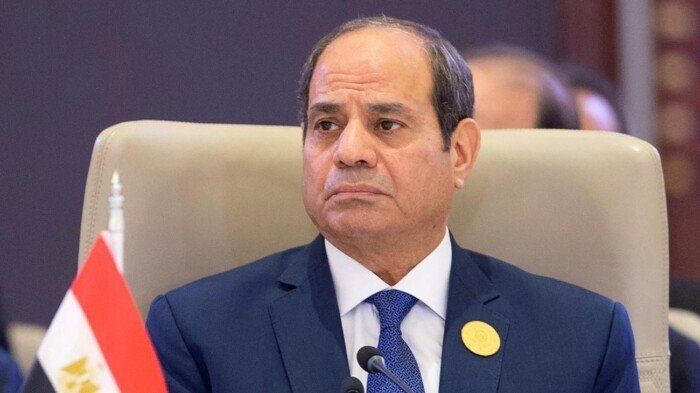 الرئيس السيسي وقرينته يعزيان سلطان عمان في وفاة والدة زوجته