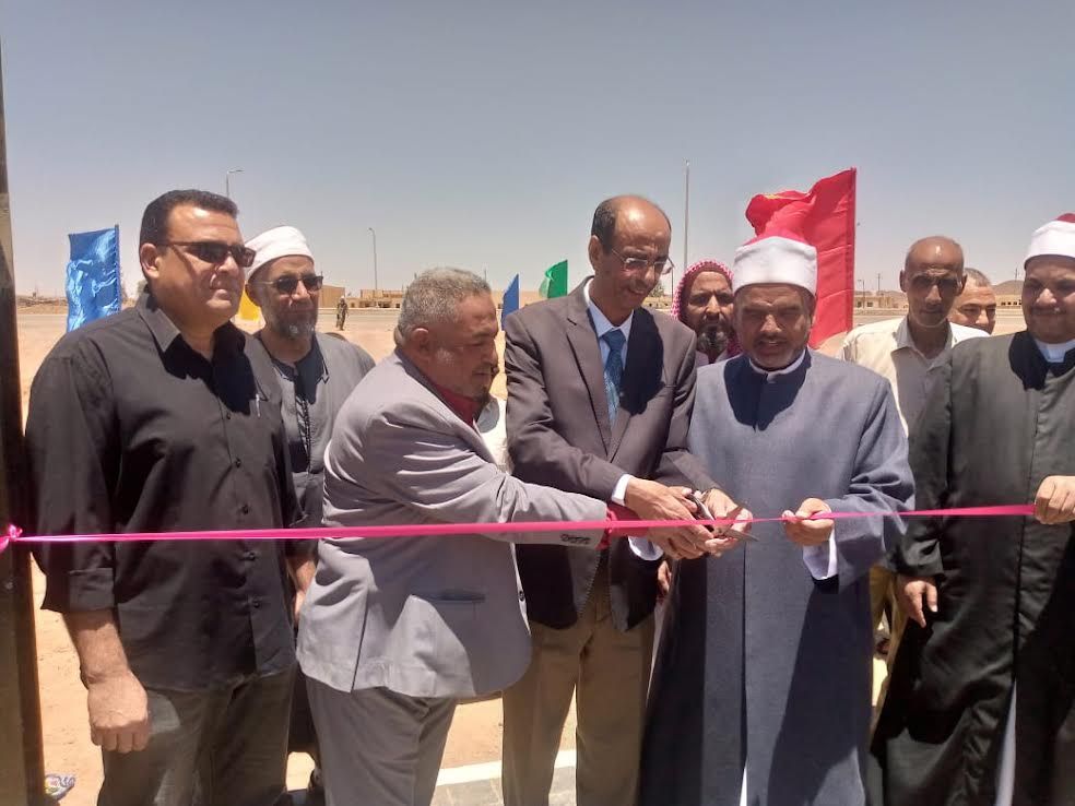 جانب من افتتاح أحد المساجد جانب من افتتاح أحد المساجد
